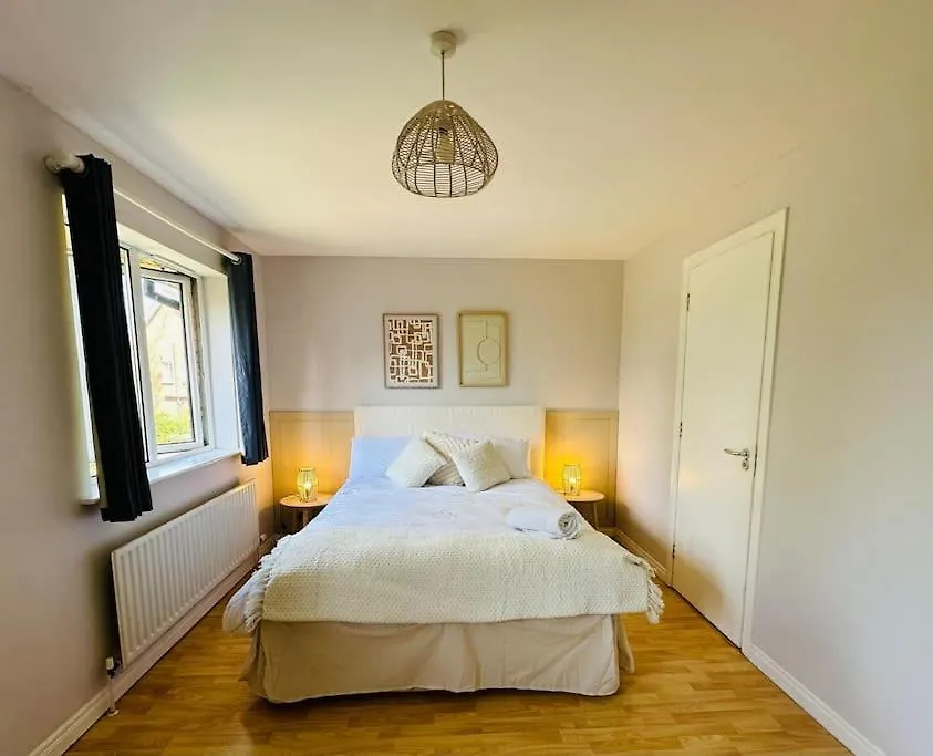 Stunning Semi-Detached Townhouse, Holywood, Sleeps 6 - 10 Mins From Belfast Villa