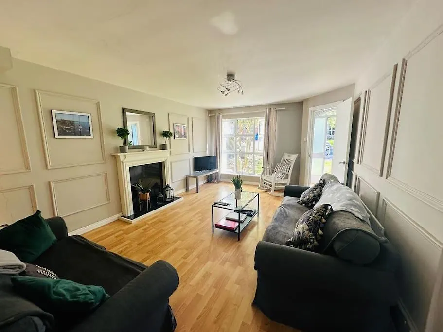 Stunning Semi-Detached Townhouse, Holywood, Sleeps 6 - 10 Mins From Belfast Villa