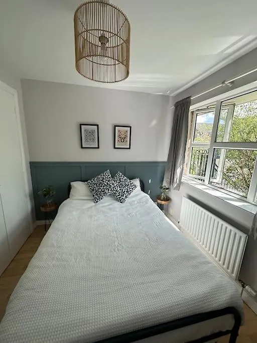Stunning Semi-Detached Townhouse, Holywood, Sleeps 6 - 10 Mins From Belfast Villa