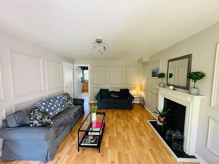 Stunning Semi-Detached Townhouse, Holywood, Sleeps 6 - 10 Mins From Belfast Villa United Kingdom