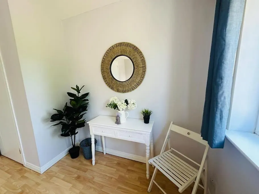 Stunning Semi-Detached Townhouse, Holywood, Sleeps 6 - 10 Mins From Belfast Villa