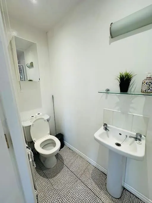 Stunning Semi-Detached Townhouse, Holywood, Sleeps 6 - 10 Mins From Belfast Villa 0*,  United Kingdom