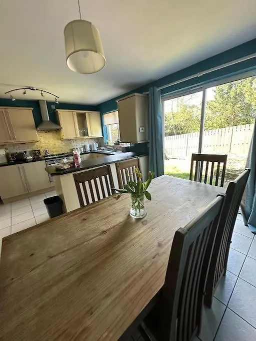Stunning Semi-Detached Townhouse, Holywood, Sleeps 6 - 10 Mins From Belfast Villa 0*,