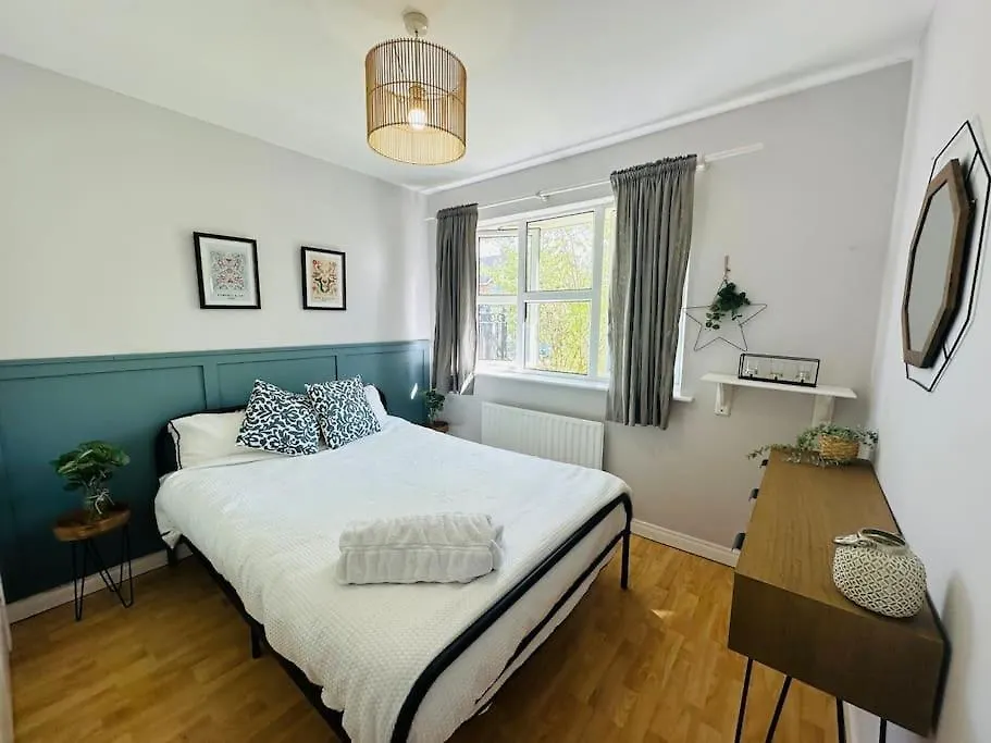 Stunning Semi-Detached Townhouse, Holywood, Sleeps 6 - 10 Mins From Belfast Villa 0*,  United Kingdom