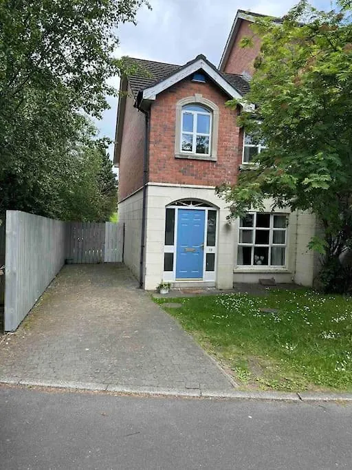 Stunning Semi-Detached Townhouse, Holywood, Sleeps 6 - 10 Mins From Belfast location